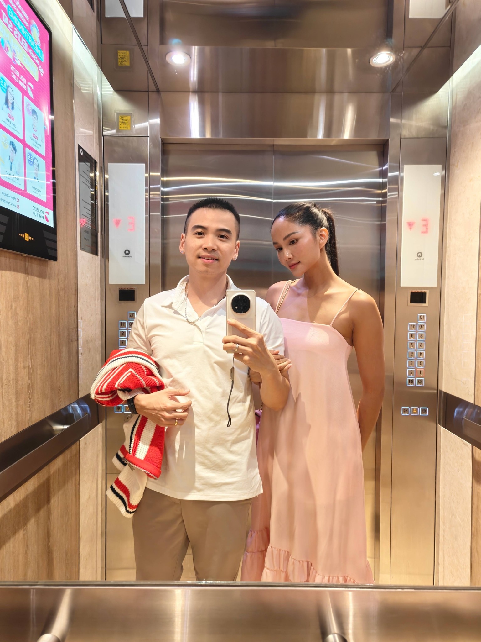 Vợ chồng H'Hen Niê gây chú ý trong ngày đặc biệt - Ảnh 3. Vợ chồng H'Hen Niê gây chú ý trong ngày đặc biệt - Ảnh 3.