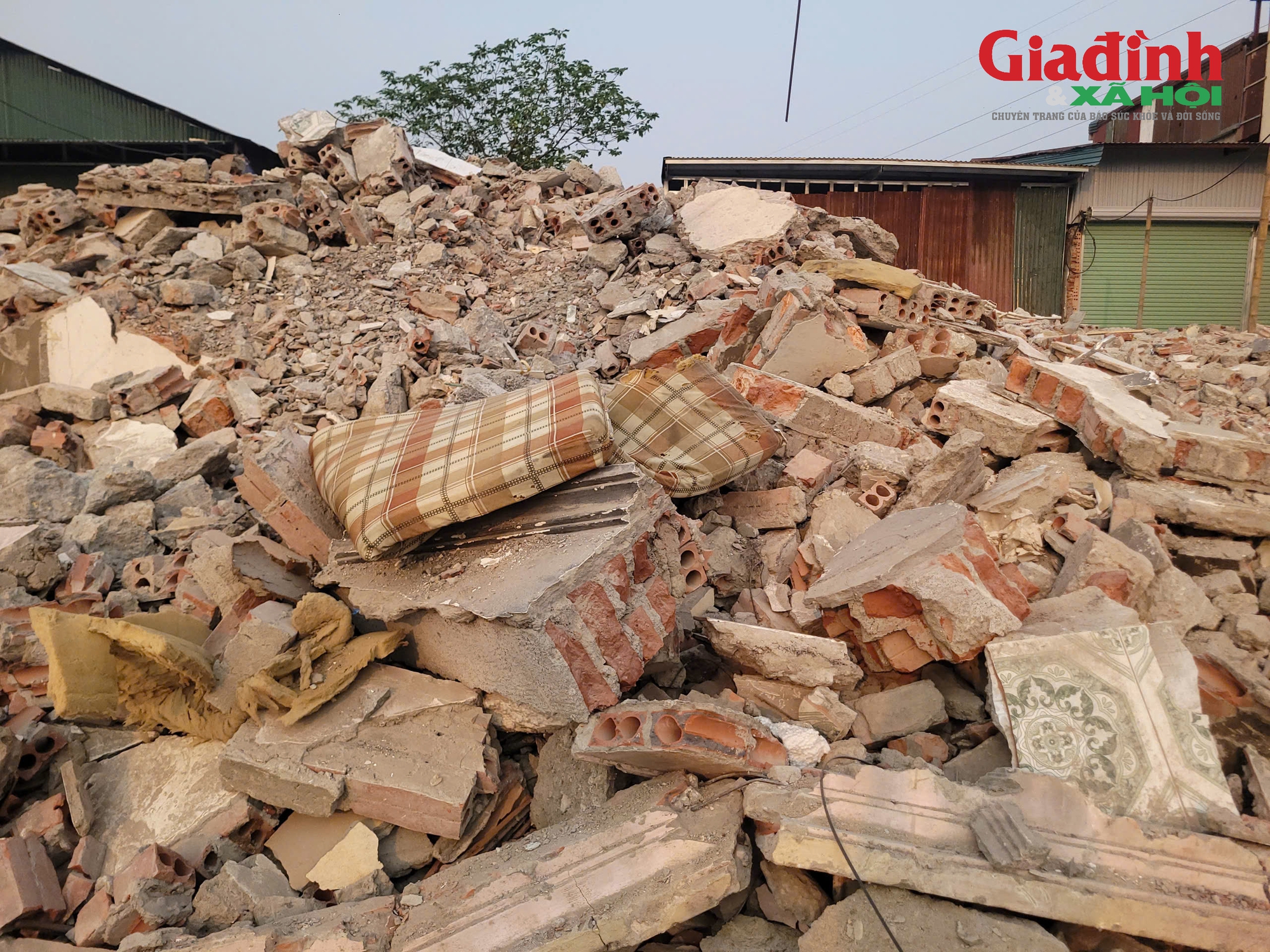 Hoạt động ph&aacute; dỡ c&ocirc;ng tr&igrave;nh giải ph&oacute;ng mặt bằng mở rộng đường Tam Trinh tại H&agrave; Nội - Ảnh 6.