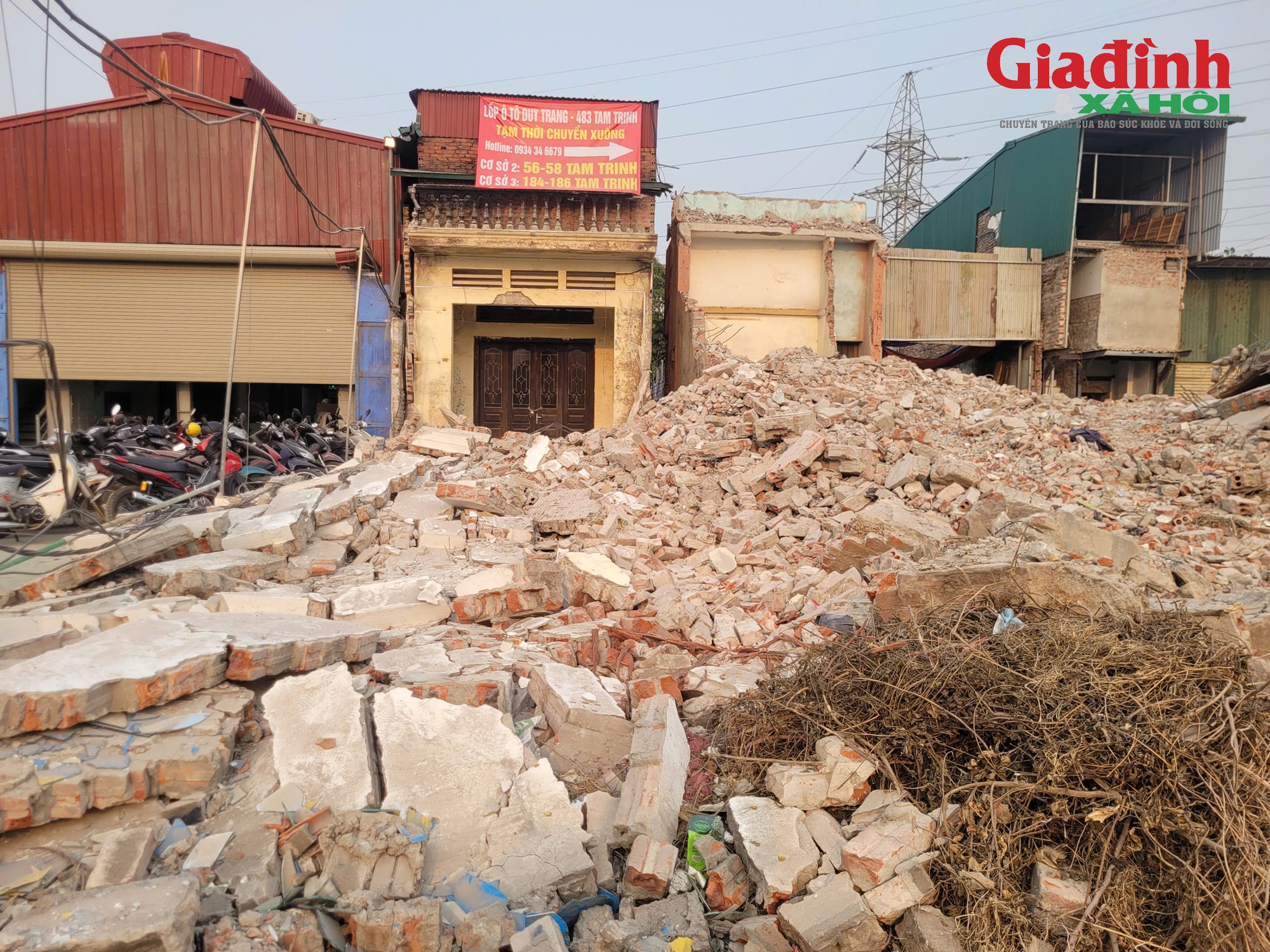 Hoạt động ph&aacute; dỡ c&ocirc;ng tr&igrave;nh giải ph&oacute;ng mặt bằng mở rộng đường Tam Trinh tại H&agrave; Nội - Ảnh 7.
