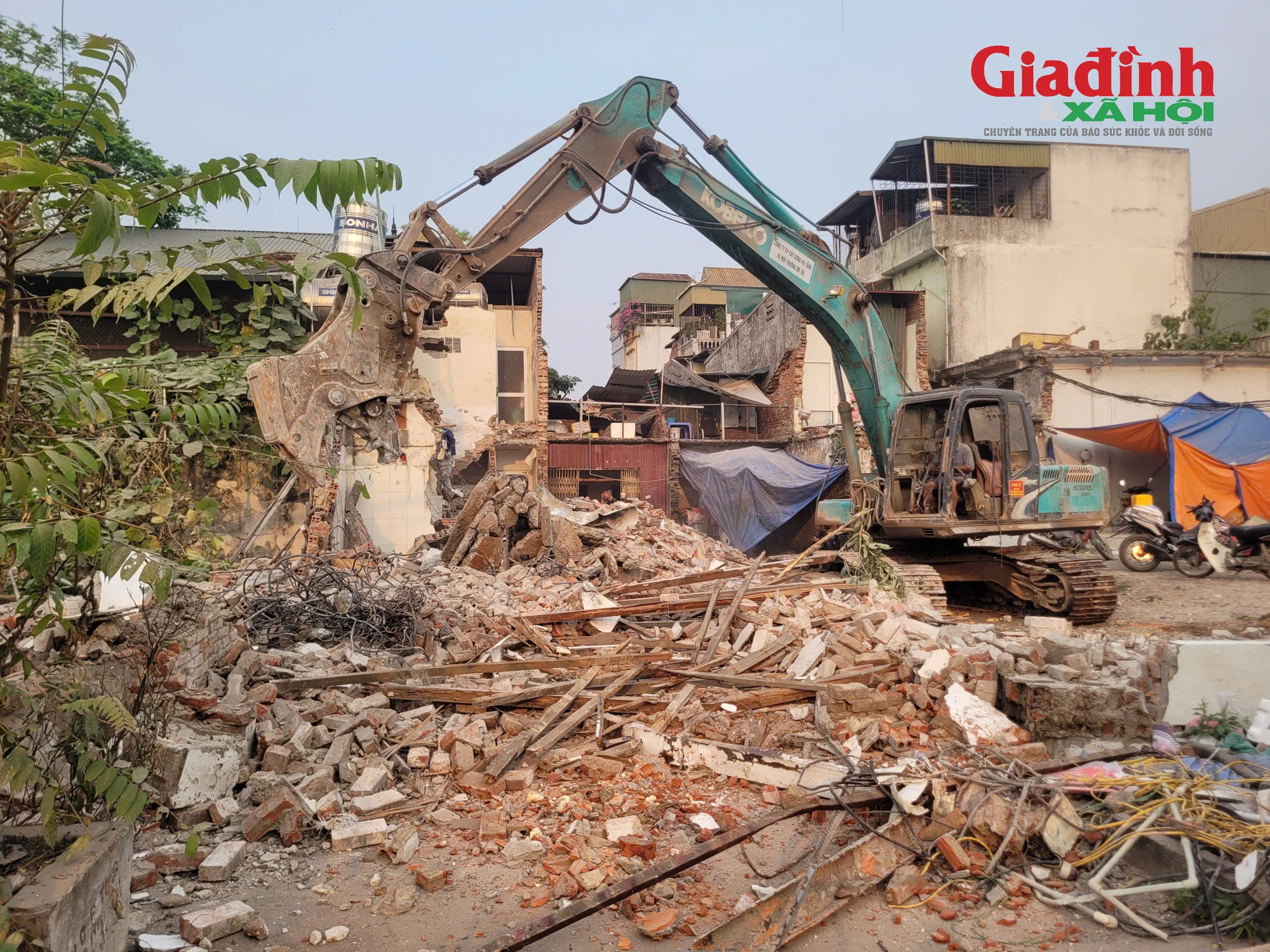 Hoạt động ph&aacute; dỡ c&ocirc;ng tr&igrave;nh giải ph&oacute;ng mặt bằng mở rộng đường Tam Trinh tại H&agrave; Nội - Ảnh 8.