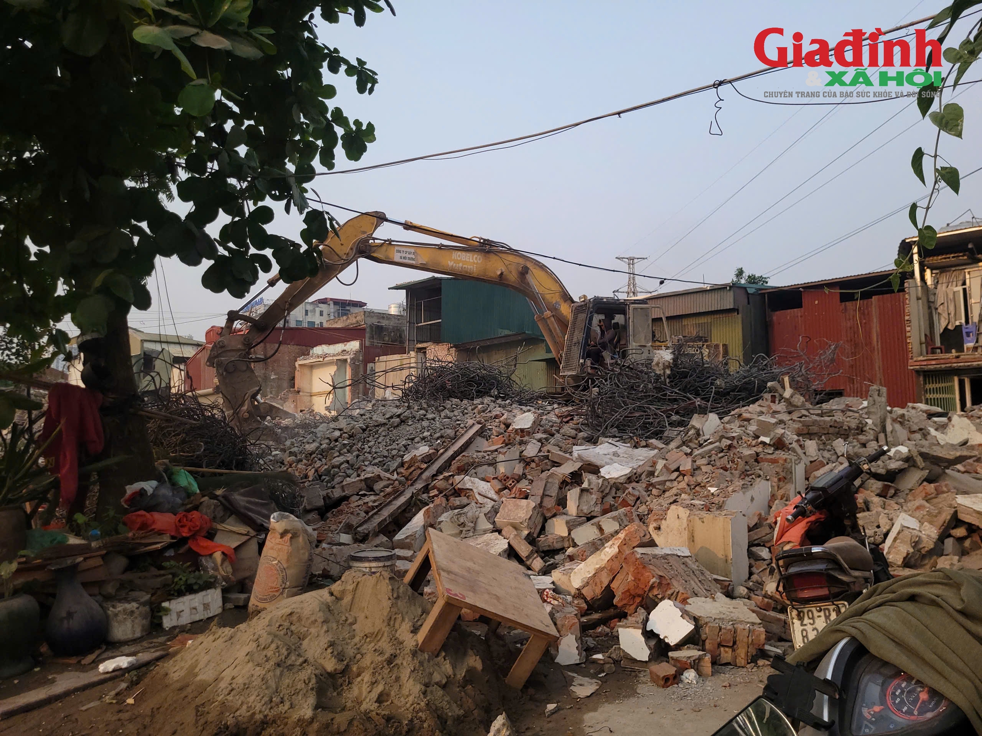 Hoạt động ph&aacute; dỡ c&ocirc;ng tr&igrave;nh giải ph&oacute;ng mặt bằng mở rộng đường Tam Trinh tại H&agrave; Nội - Ảnh 9.