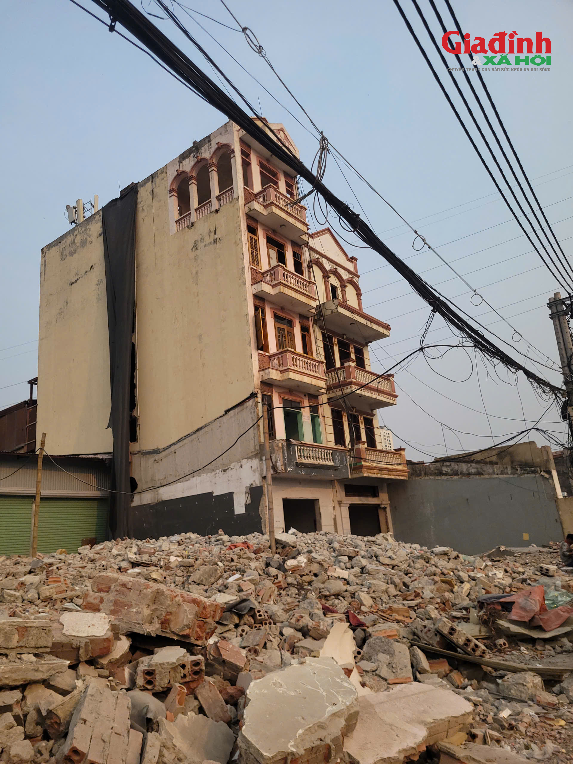 Hoạt động ph&aacute; dỡ c&ocirc;ng tr&igrave;nh giải ph&oacute;ng mặt bằng mở rộng đường Tam Trinh tại H&agrave; Nội - Ảnh 11.