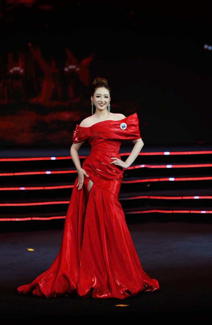 Học vấn ấn tượng của nữ MC quen mặt tr&ecirc;n VTV vừa đăng quang &Aacute; hậu - Ảnh 2.