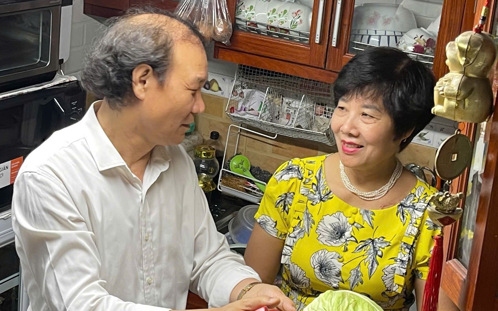 B&agrave; x&atilde; l&agrave; bạn đồng m&ocirc;n của NSND Nguyễn Hải, từng được mệnh danh 'Thẩm Thu&yacute; Hằng của Kho&aacute; 1 S&acirc;n khấu - Điện ảnh' - Ảnh 1.