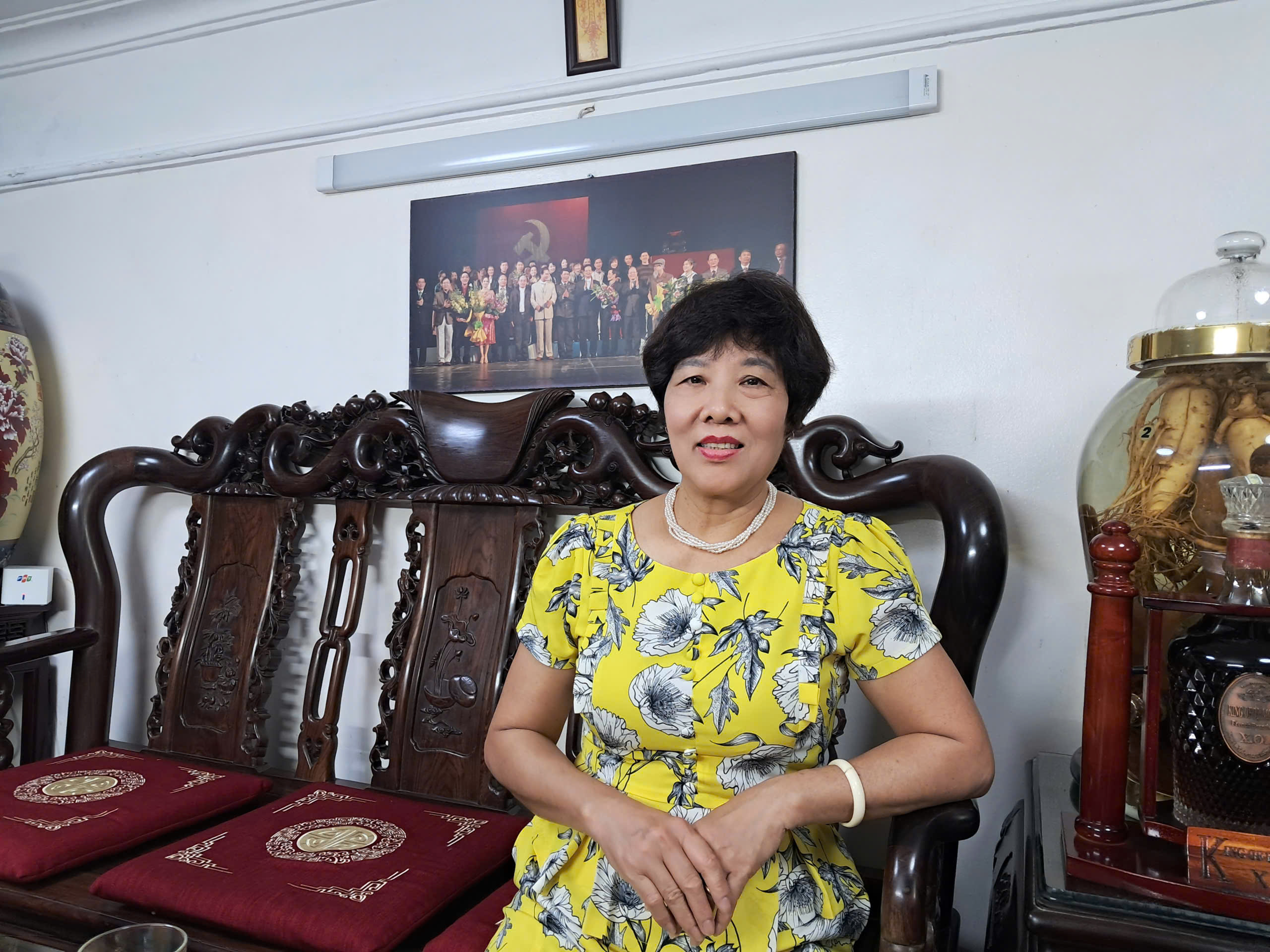 B&agrave; x&atilde; l&agrave; bạn đồng m&ocirc;n của NSND Nguyễn Hải, từng được mệnh danh 'Thẩm Thu&yacute; Hằng của Kho&aacute; 1 S&acirc;n khấu - Điện ảnh' - Ảnh 12.