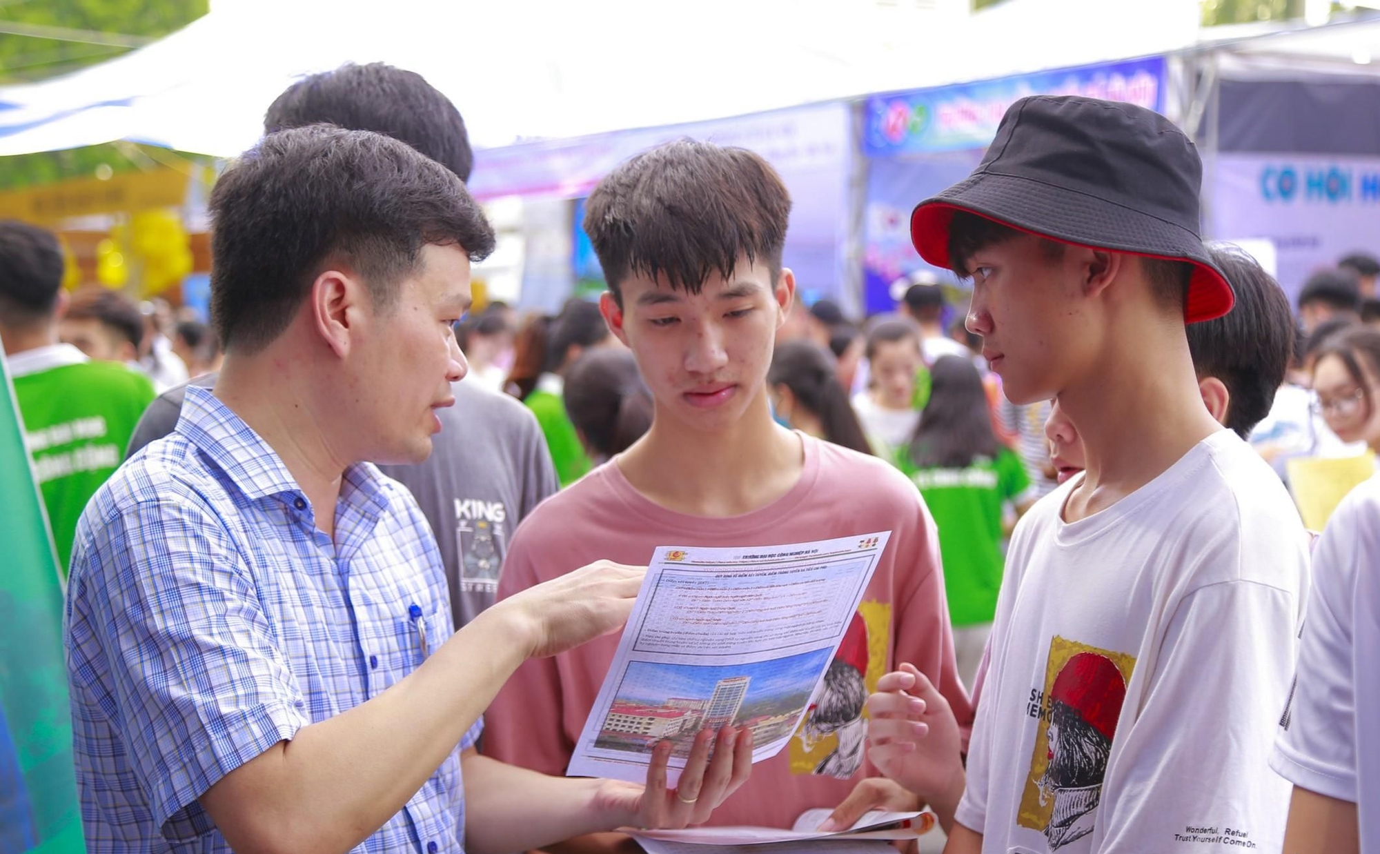 Học bổng đến 8,4 triệu đồng mỗi th&aacute;ng cho 15 nh&oacute;m ng&agrave;nh chiến lược- Ảnh 1.