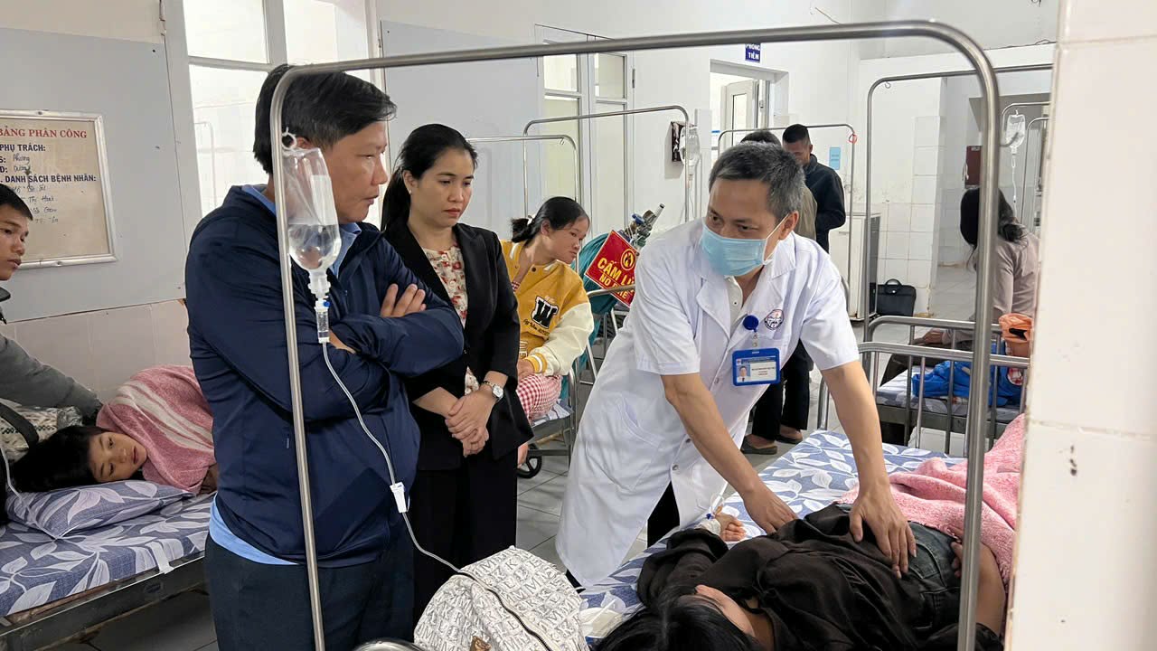 H&agrave;ng chục người nhập viện nghi ngộ độc sau ăn b&aacute;nh m&igrave;- Ảnh 1.