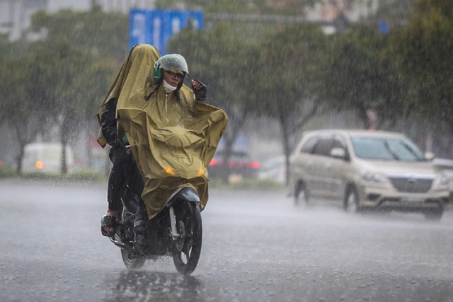 Miền Bắc mưa d&ocirc;ng, miền Trung bước v&agrave;o đợt nắng n&oacute;ng gay gắt- Ảnh 1.
