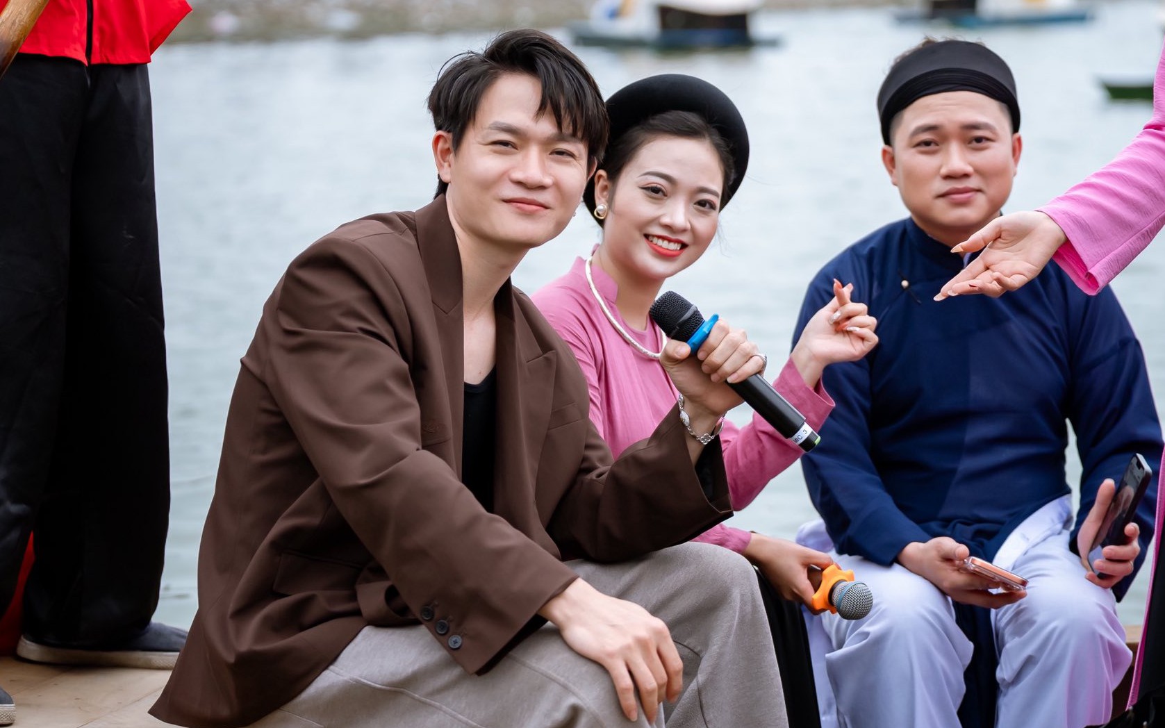 Mỹ T&acirc;m v&agrave; V&otilde; Hạ Tr&acirc;m biểu diễn trong Chương tr&igrave;nh Tổ quốc b&igrave;nh y&ecirc;n tr&ecirc;n VTV1 - Ảnh 2.