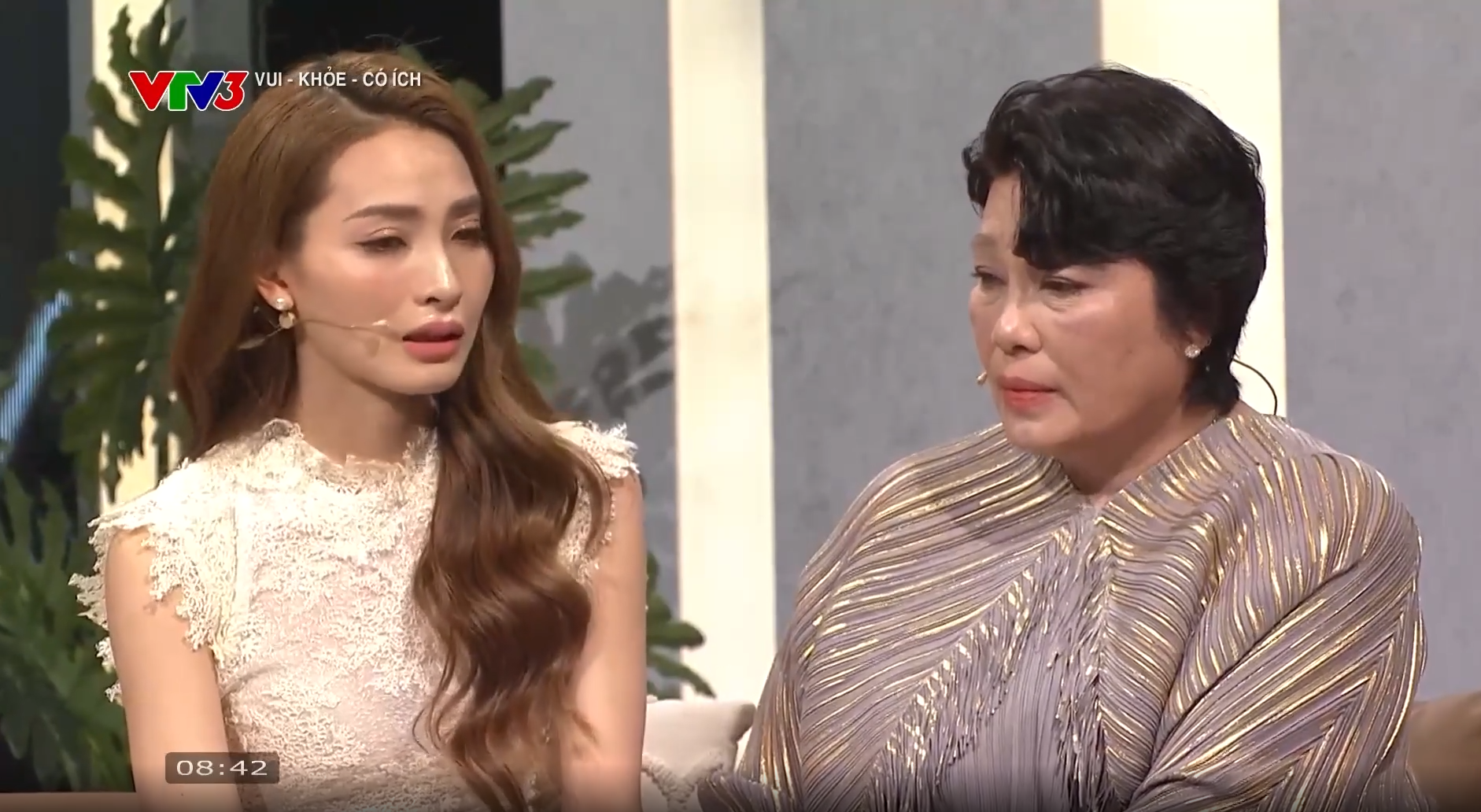 Huyền Trang M&ugrave; Tạt bật kh&oacute;c trước t&acirc;m sự cảm động của mẹ chồng tr&ecirc;n truyền h&igrave;nh - Ảnh 2.