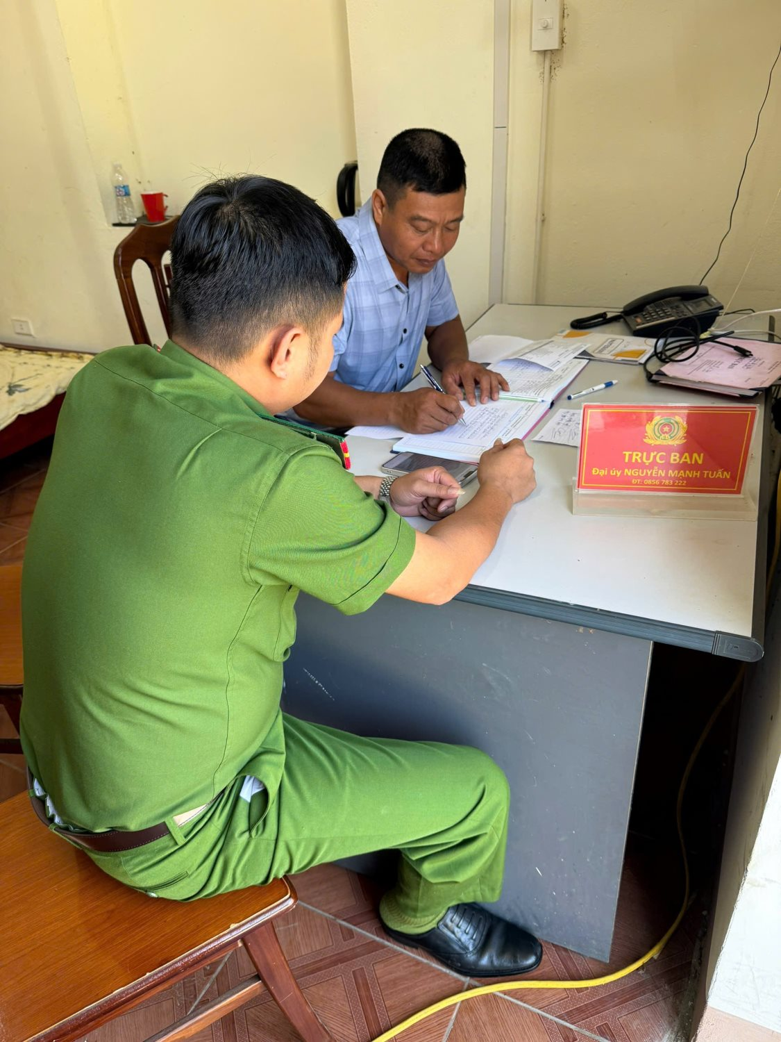 Người đ&agrave;n &ocirc;ng chuyển khoản th&agrave;nh c&ocirc;ng 350 triệu đồng qua Agribank rồi tr&igrave;nh b&aacute;o c&ocirc;ng an - Ảnh 1.
