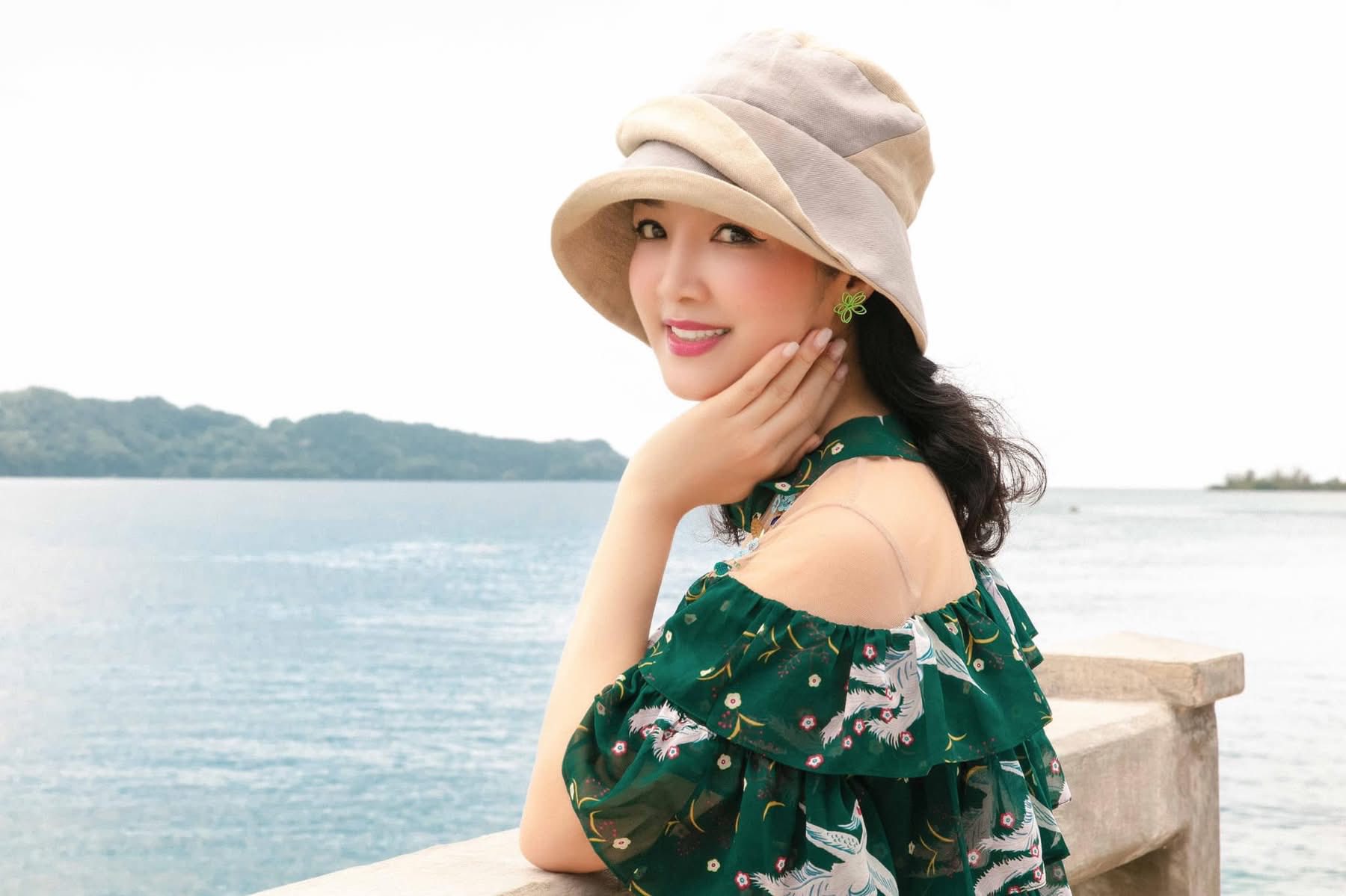 Hoa hậu Gi&aacute;ng My khoe body đẹp ' mướt mắt ' ở tuổi U60 đầy quyến rũ - Ảnh 10.