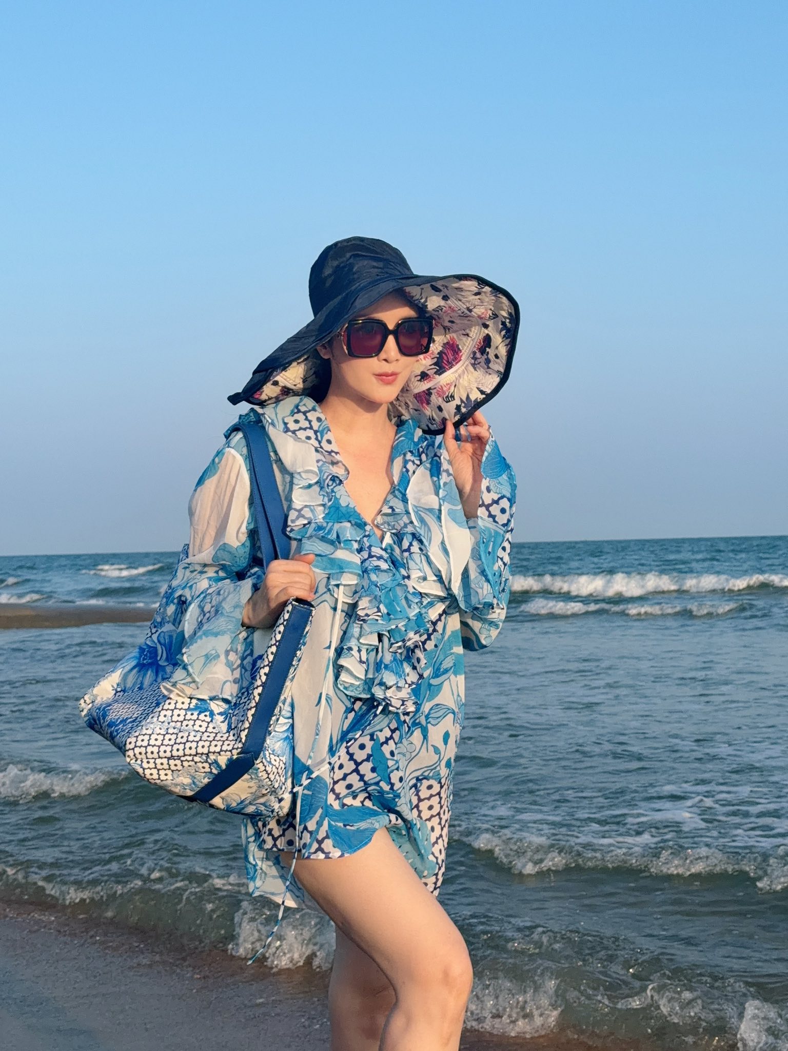 Hoa hậu Gi&aacute;ng My khoe body đẹp ' mướt mắt ' ở tuổi U60 đầy quyến rũ - Ảnh 8.