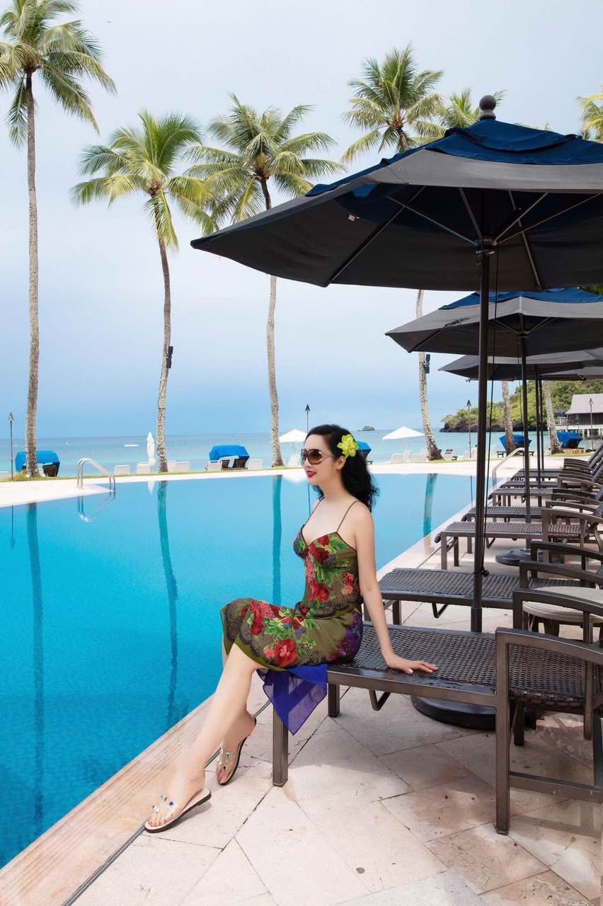 Hoa hậu Gi&aacute;ng My khoe body đẹp ' mướt mắt ' ở tuổi U60 đầy quyến rũ - Ảnh 7.