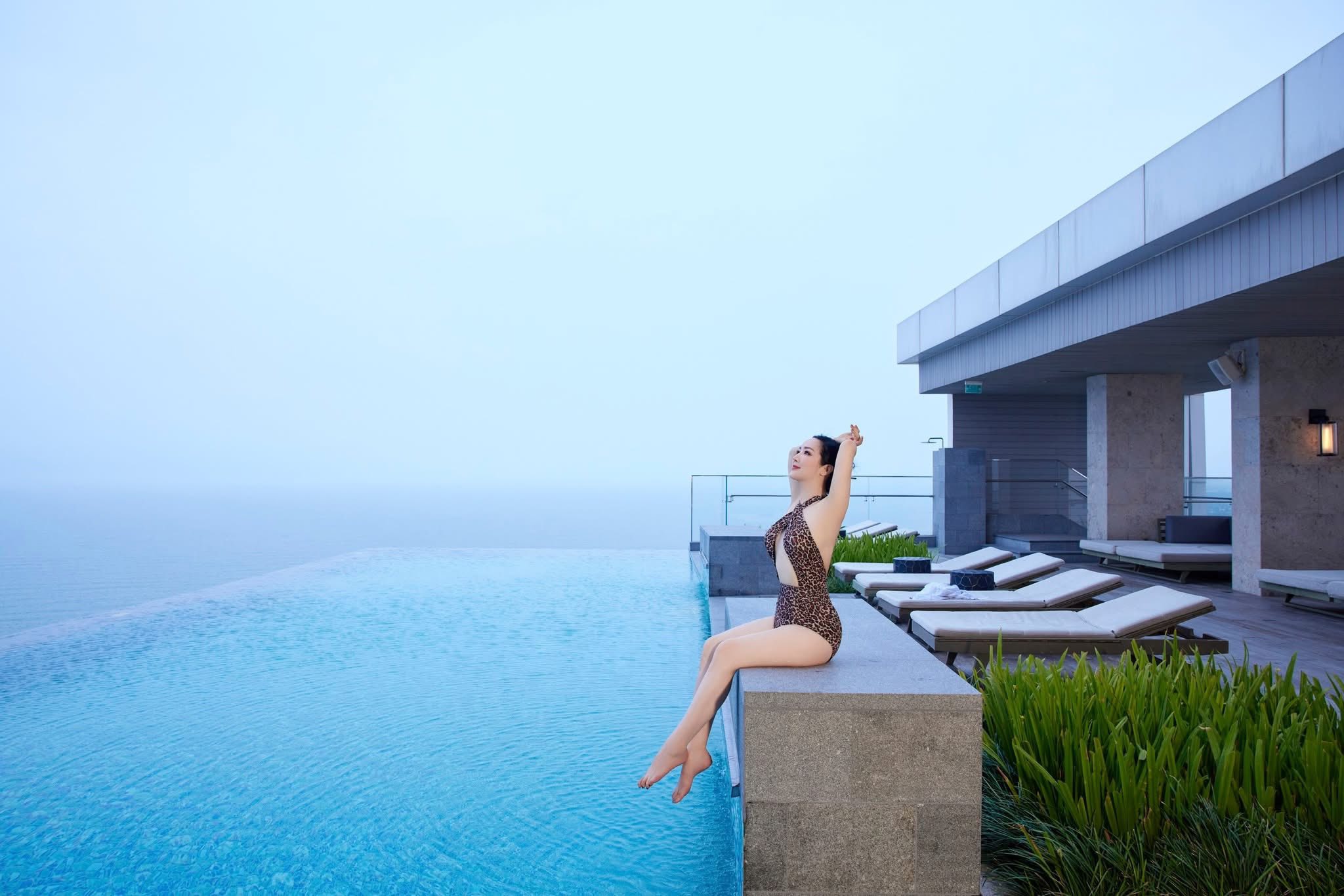Hoa hậu Gi&aacute;ng My khoe body đẹp ' mướt mắt ' ở tuổi U60 đầy quyến rũ - Ảnh 3.