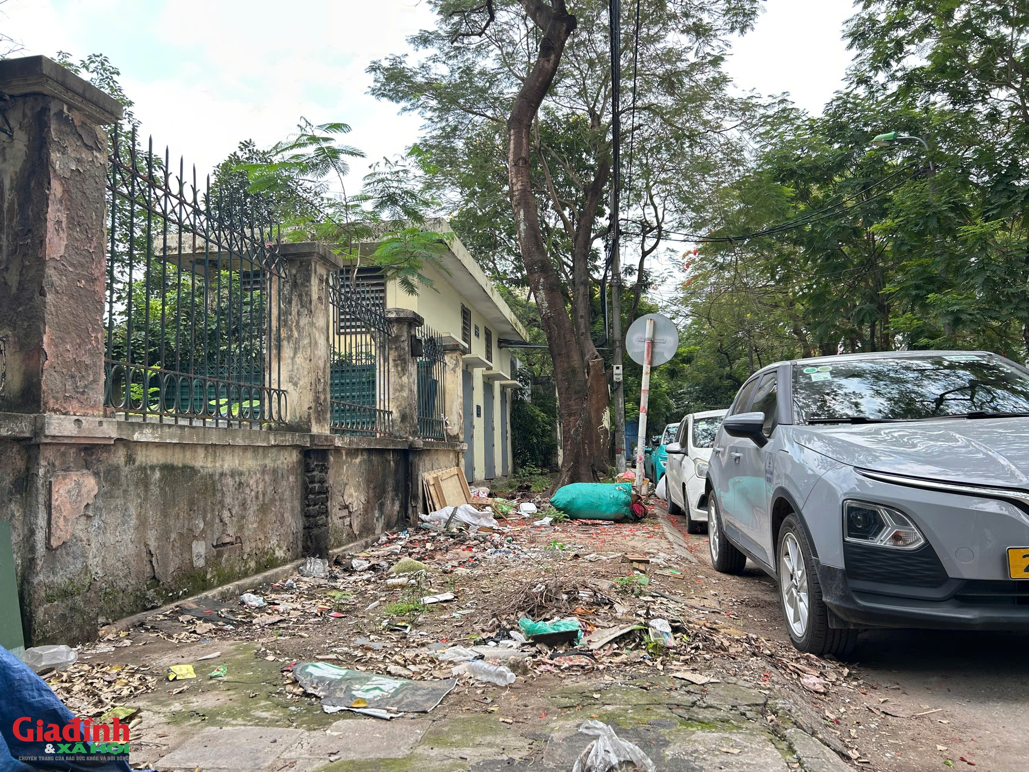 H&agrave; Nội: Đất dự &aacute;n Đền Lừ biến th&agrave;nh b&atilde;i xe sau 17 năm bỏ hoang - Ảnh 6.