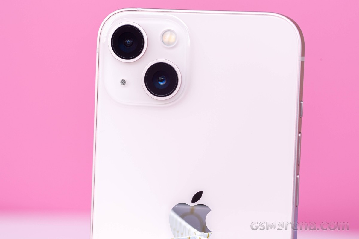 Gi&aacute; iPhone 13 mới nhất 2026: Cơ hội sở hữu smartphone xịn với gi&aacute; rẻ - Ảnh 2.