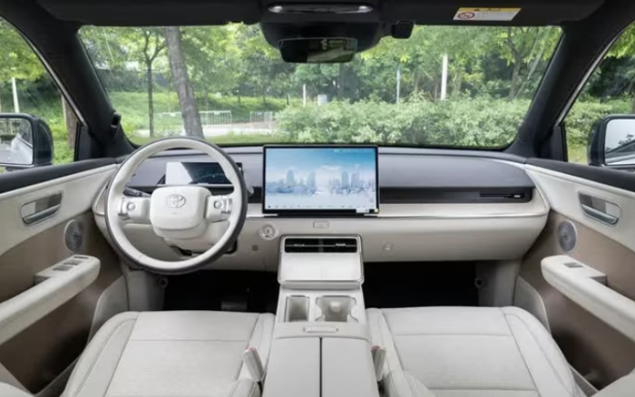 Gi&aacute; cả thị trường SUV hạng C 2026: Geely Boyue v&agrave; đối thủ Mazda CX - 5 - Ảnh 1.