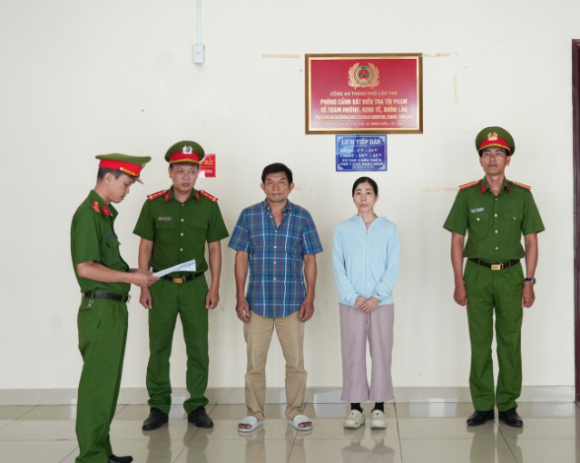 Khởi tố 2 đối tượng sản xuất, b&aacute;n lượng lớn nước hoa giả mang c&aacute;c nh&atilde;n hiệu nổi tiếng COCO CHANEL, DIOR, LELABO - Ảnh 1.