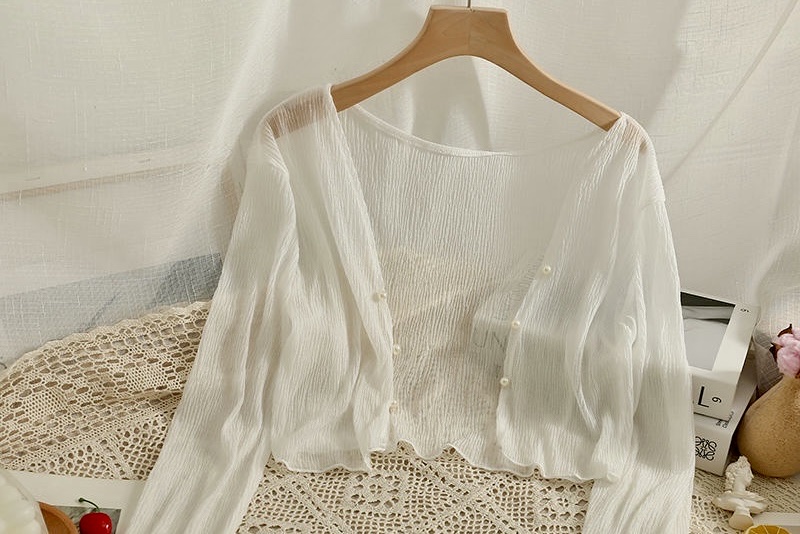 &Aacute;o cardigan mỏng trở th&agrave;nh &ldquo;vũ kh&iacute;&rdquo; chống nắng được y&ecirc;u th&iacute;ch m&ugrave;a h&egrave; - Ảnh 1.