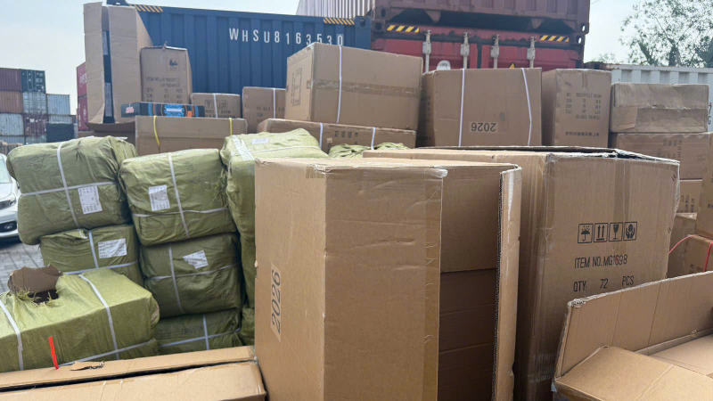 Ph&aacute;t hiện gần 20.000 sản phẩm h&agrave;ng vi phạm sở hữu tr&iacute; tuệ v&agrave; mỹ phẩm hết hạn sử dụng - Ảnh 3.