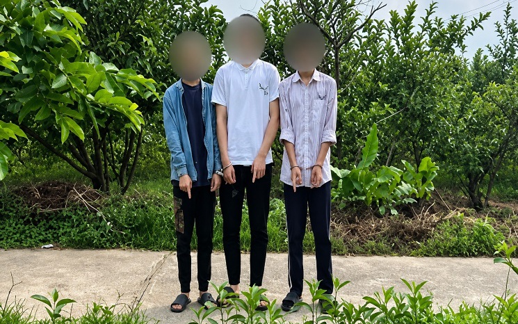 Cảnh sát Hà Nội khống chế đối tượng cướp tiệm vàng trên phố Vọng - Ảnh 2. Cảnh sát Hà Nội khống chế đối tượng cướp tiệm vàng trên phố Vọng - Ảnh 2.