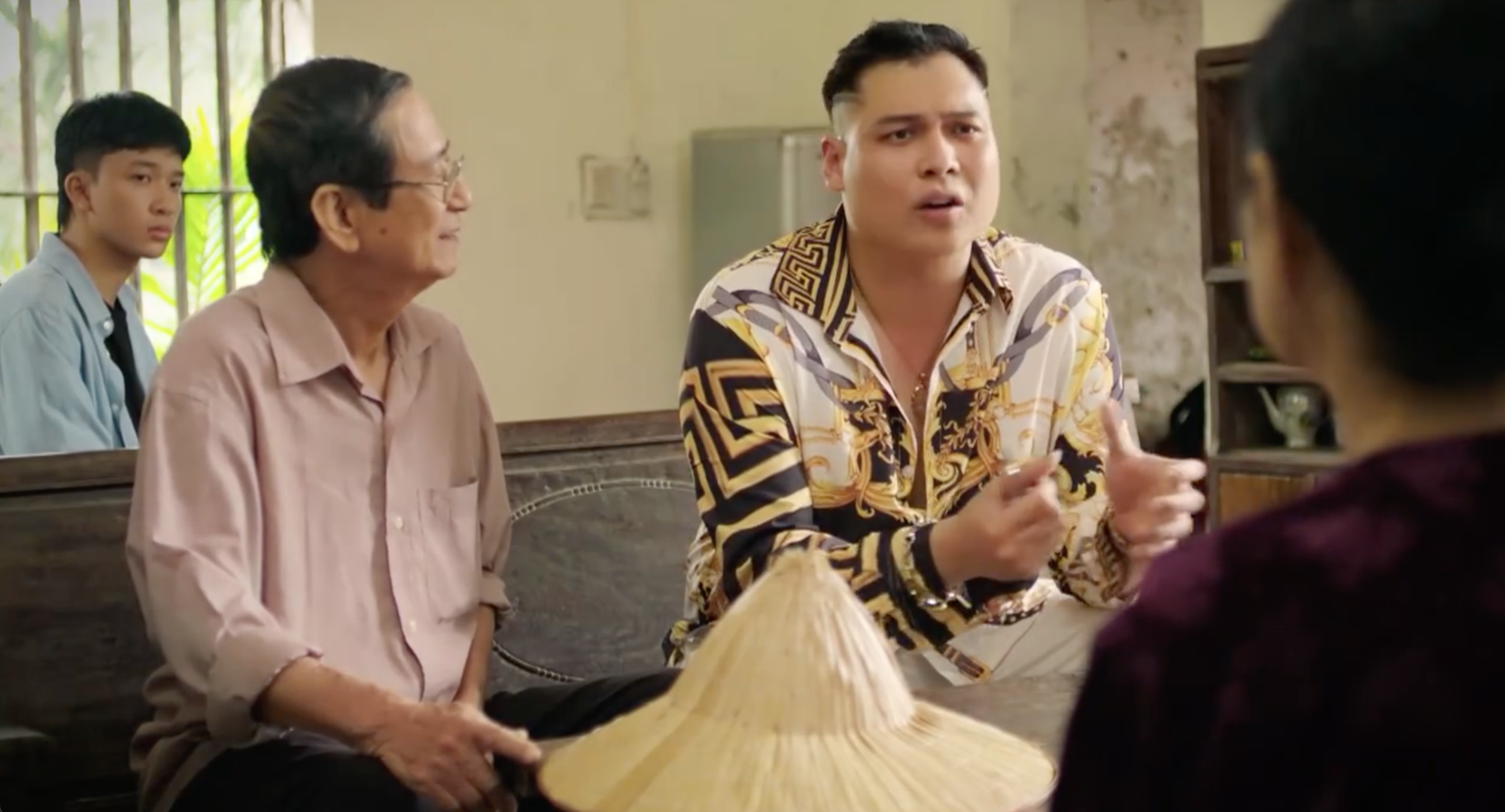 Bước chân vào đời - Tập 36: Thương thảng thốt khi thấy "dân anh chị" đòi mua nhà bà ngoại - Ảnh 1. Bước chân vào đời - Tập 36: Thương thảng thốt khi thấy tay anh chị đòi mua nhà bà ngoại - Ảnh 1.