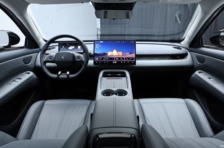 Sedan điện gi&aacute; 210 triệu đồng với c&ocirc;ng nghệ đổi pin nhanh đang g&acirc;y sốt thị trường 2026 - Ảnh 3.