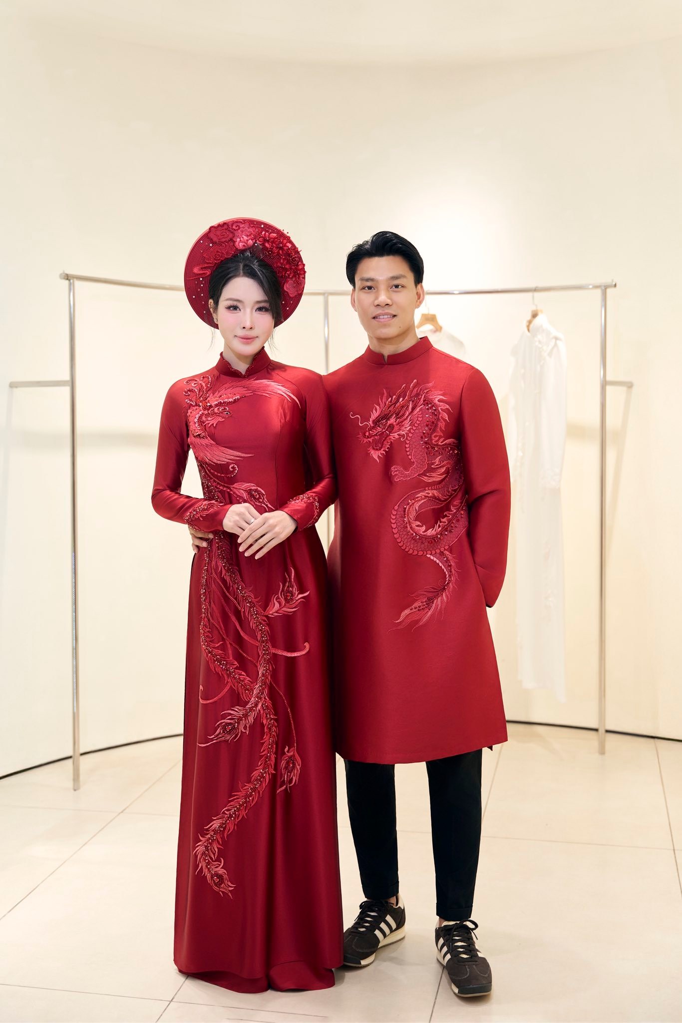 B&agrave; x&atilde; Ninh B&igrave;nh của Văn Thanh g&acirc;y ch&uacute; &yacute; với &aacute;o d&agrave;i đẹp trong ng&agrave;y trọng đại - Ảnh 1.