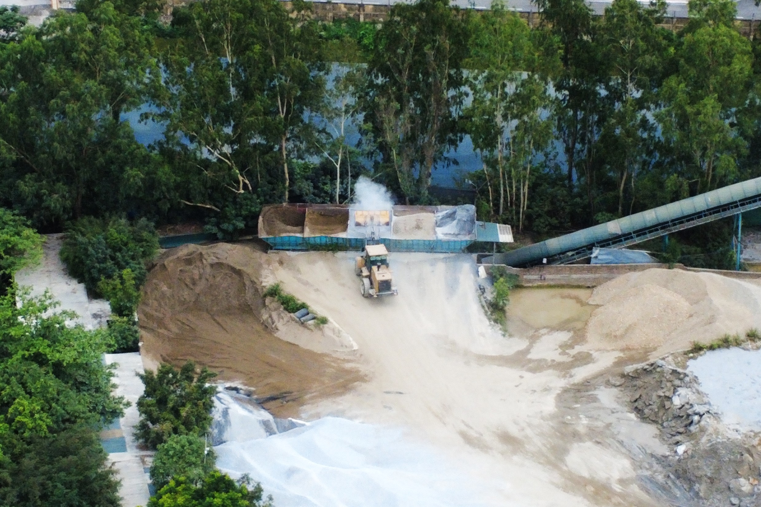 H&agrave; Nội &ocirc; nhiễm nghi&ecirc;m trọng từ trạm trộn b&ecirc; t&ocirc;ng ' lậu ' tại Vĩnh Thanh năm 2026 - Ảnh 2.