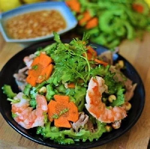 Chồng cầu cứu mẹ dạy vợ l&agrave;m gỏi mướp đắng thanh m&aacute;t gi&agrave;u đạm giải ng&aacute;n cho m&igrave;nh - Ảnh 4.