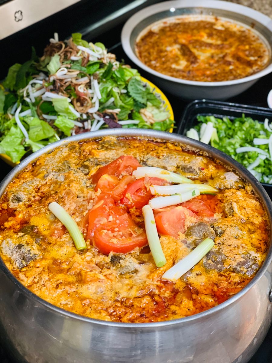 Nắng n&oacute;ng cứ l&agrave;m ngay 1 nồi canh n&agrave;y, nh&igrave;n th&ocirc;i đ&atilde; m&ecirc;, đủ chất m&agrave; ăn với b&uacute;n hay cơm đều "nhức n&aacute;ch" - Ảnh 1.
