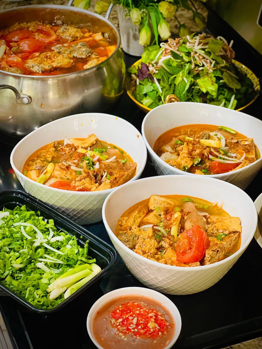 Nắng n&oacute;ng cứ l&agrave;m ngay 1 nồi canh n&agrave;y, nh&igrave;n th&ocirc;i đ&atilde; m&ecirc;, đủ chất m&agrave; ăn với b&uacute;n hay cơm đều "nhức n&aacute;ch" - Ảnh 2.