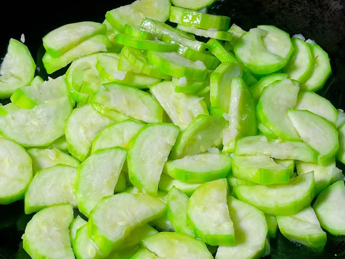 M&oacute;n ăn n&agrave;y chỉ cần x&agrave;o một c&aacute;ch đơn giản l&agrave; ho&agrave;n th&agrave;nh v&agrave; cả gia đ&igrave;nh sẽ c&ugrave;ng ăn sạch đĩa- Ảnh 6.