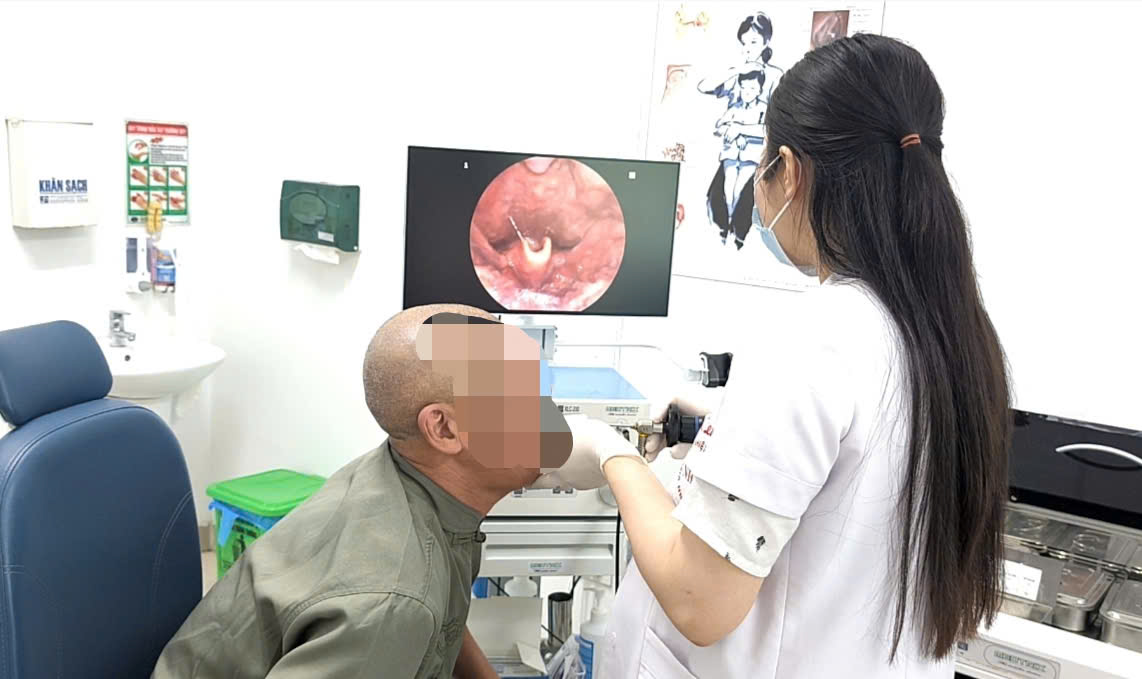 Suýt tắc đường thở vì 1 thói quen sai lầm sau khi đi nắng - Ảnh 1.