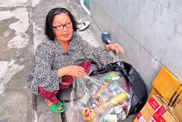 Nữ nghệ sĩ từng l&agrave; đ&agrave;o ch&aacute;nh cải lương giờ sống đơn độc, nhặt ve chai mưu sinh - Ảnh 2.