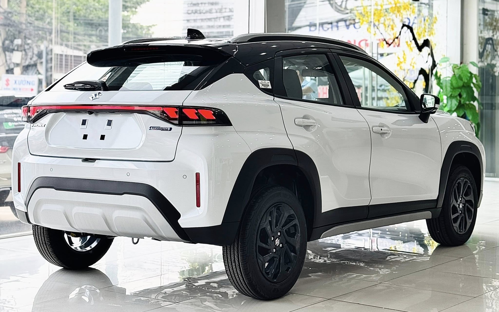 Gi&aacute; xe Suzuki Fronx giảm mạnh 2026 , SUV đ&ocirc; thị rẻ hơn Kia Morning , Hyundai Grand i10 - Ảnh 2.