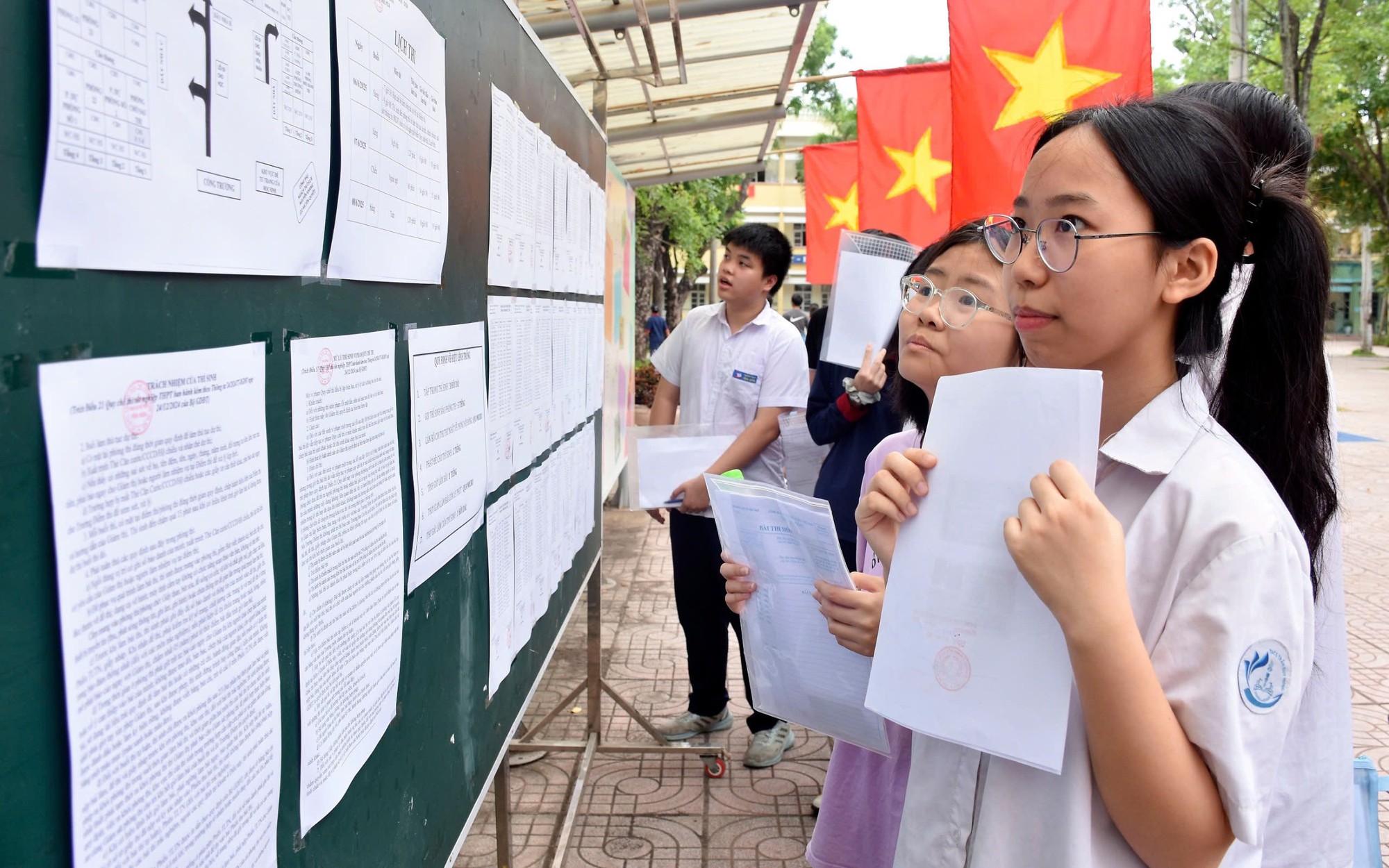 Chiều nay (10/6), hơn 1,2 triệu thí sinh làm thủ tục dự thi tốt nghiệp THPT 2026 - Ảnh 3.