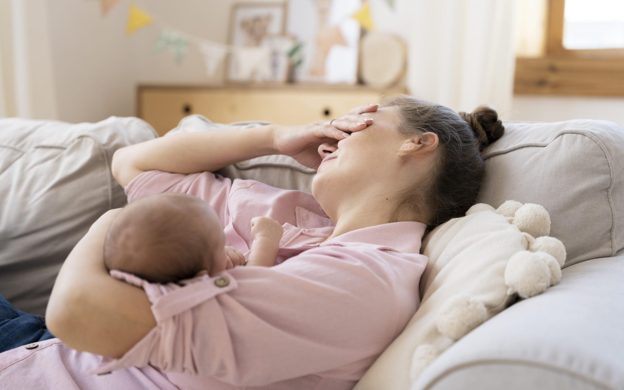 Dấu hiệu bệnh trầm cảm ở nữ, chị em nhất định phải biết để tr&aacute;nh - Ảnh 3.