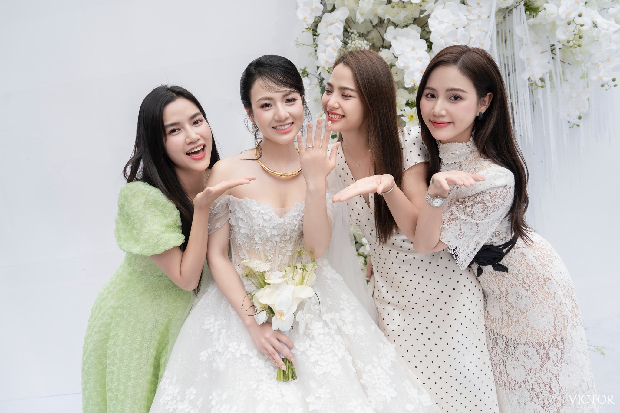 D&agrave;n mỹ nh&acirc;n VTV g&acirc;y ch&uacute; &yacute; tại đ&aacute;m cưới Việt Hoa v&agrave; Trọng Tr&iacute; ở L&agrave;o Cai - Ảnh 5.