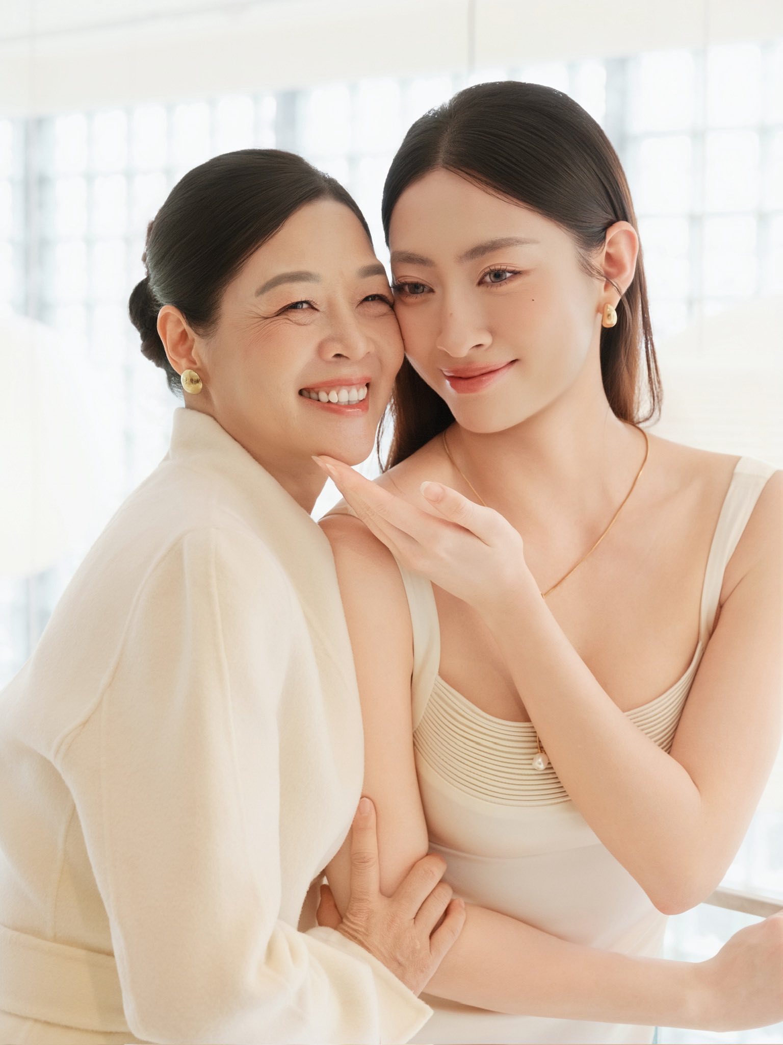 Mẹ ruột Hoa hậu Lương Th&ugrave;y Linh ở tuổi hưu vẫn lu&ocirc;n l&agrave; nguồn cảm hứng lớn nhất về sự tự tin v&agrave; bản lĩnh với con g&aacute;i - Ảnh 4.