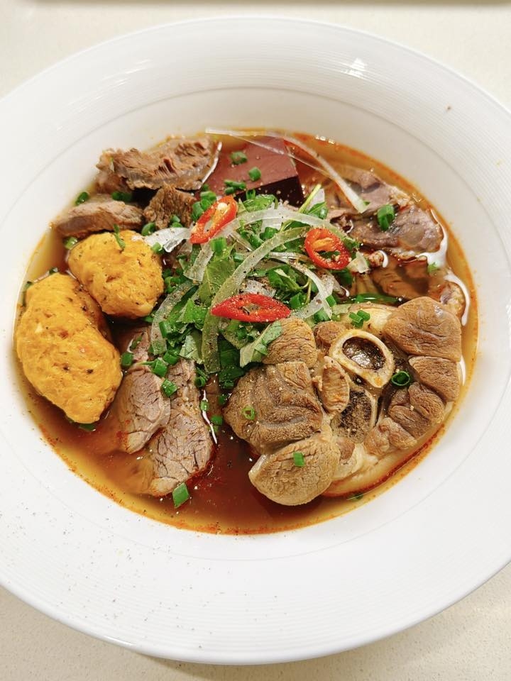 Chồng Hoa hậu Kh&aacute;nh V&acirc;n nấu ăn chiều vợ , từ b&uacute;n b&ograve; đến m&oacute;n cầu kỳ - Ảnh 6.