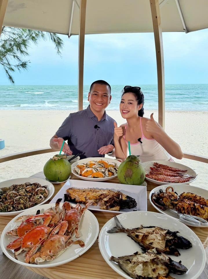 Chồng Hoa hậu Kh&aacute;nh V&acirc;n nấu ăn chiều vợ , từ b&uacute;n b&ograve; đến m&oacute;n cầu kỳ - Ảnh 1.