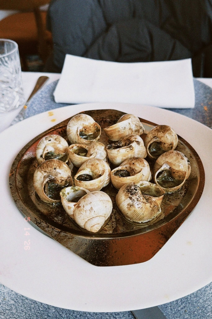 Escargot - m&oacute;n ốc s&ecirc;n đặc sản Ph&aacute;p được l&ograve;ng Tăng Thanh H&agrave; - Ảnh 2.