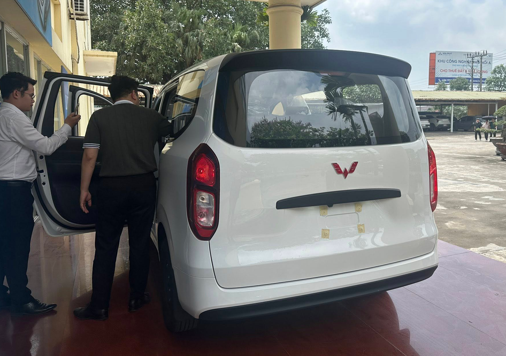 Trải nghiệm MPV 7 chỗ gi&aacute; 499 triệu đồng tại đại l&yacute; Việt , lựa chọn ho&agrave;n hảo cho gia đ&igrave;nh - Ảnh 3.