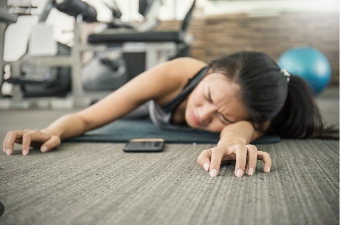 Người phụ nữ 51 tuổi 2 lần ngất sau khi tập gym, bác sĩ phát hiện nguyên nhân từ 1 việc rất nhiều người bỏ qua - Ảnh 1.