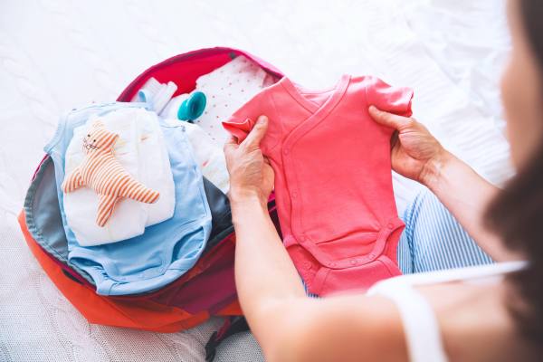 X&oacute;a sổ m&ugrave;i ẩm mốc tr&ecirc;n quần &aacute;o tr&aacute;nh mắc bệnh đường h&ocirc; hấp: Mẹo giặt phơi 'thần tốc' bất chấp thời tiết - Ảnh 2.