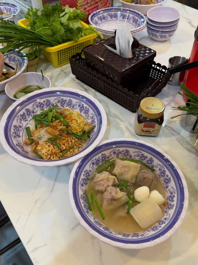 Mẹ 9X mang 'qu&aacute;n hủ tiếu g&otilde;' v&agrave;o bếp nh&agrave; để chiều sở th&iacute;ch c&aacute;c con - Ảnh 2.
