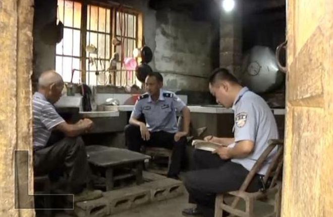 V&eacute;n m&agrave;n sự thật &ocirc;ng cụ hơn 80 tuổi h&agrave;nh nghề ăn xin c&oacute; số dư t&agrave;i khoản hơn 116 tỷ đồng - Ảnh 1.