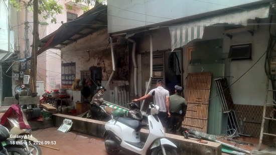 Tin sáng 19/5: Quán cơm lấn chiếm ngõ ở Cầu Giấy bị phạt 35 triệu đồng; trường hợp nào được công bố giới tính thai nhi? - Ảnh 1. Tin sáng 19/5: Quán cơm lấn chiếm ngõ ở Cầu Giấy bị phạt 35 triệu đồng; trường hợp nào được công bố giới tính thai nhi? - Ảnh 1.